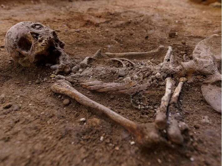 Fransada orta əsrlərə aid lahitlər tapılıb