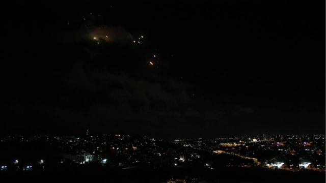 İran hipersəsli “Fəttah” raketlərindən ilk dəfə istifadə edildiyini açıqlayıb