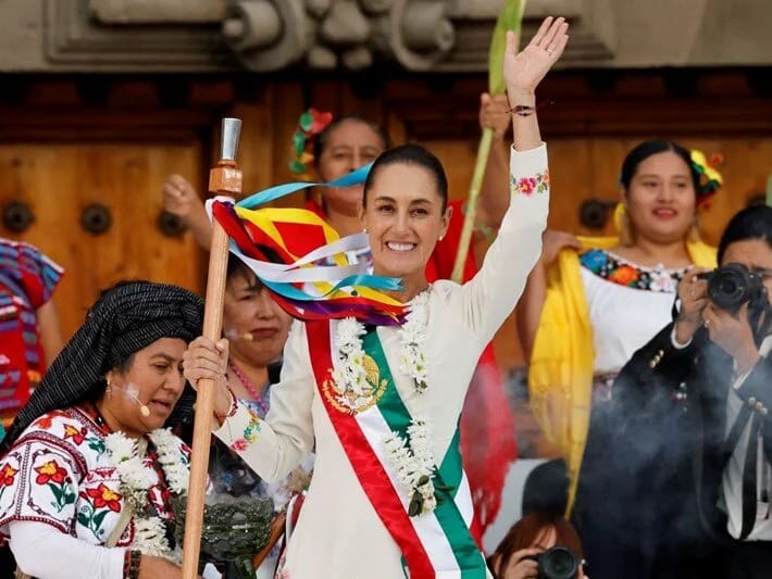 Meksikanın ilk qadın prezidenti vəzifəsinin icrasına başlayıb