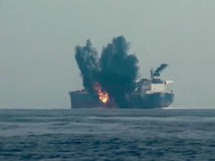 Husilər Britaniyanın neft tankerini vurub