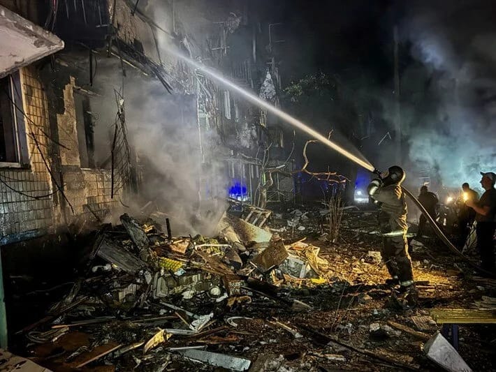 Moskva-Kiyev xəttində qarşılıqlı hücumlar: Rusiya Xarkovu vurdu, Ukrayna PUA-ları atdı