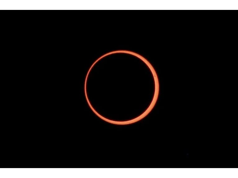 Günəş tutulması ilə Cənubi Amerikada od halqası