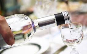 Rusiyada uşaqlar spirtli içki içdikləri üçün valideynlər cəzalandırıla bilər