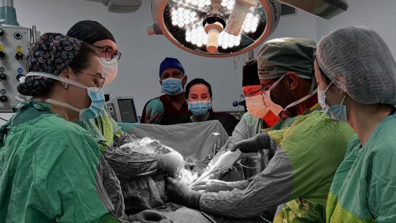 Qarın ağrısı şikayəti ilə xəstəxanaya getdi - Qarnından 26 kiloqramlıq şiş çıxarıldı