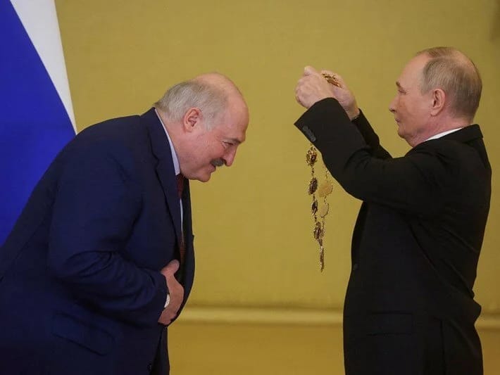 Putin Lukaşenkonu Müqəddəs Andrey ordeni ilə təltif edib