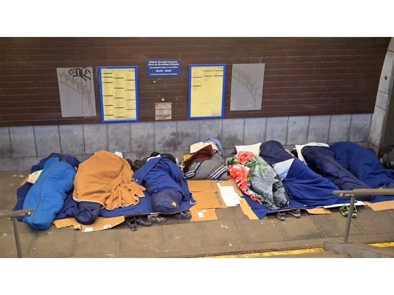 Avropanın evsiz uşaqları: Səhiyyə xidmətlərinə müraciət edə bilmirlər, məktəbə gedə bilmirlər