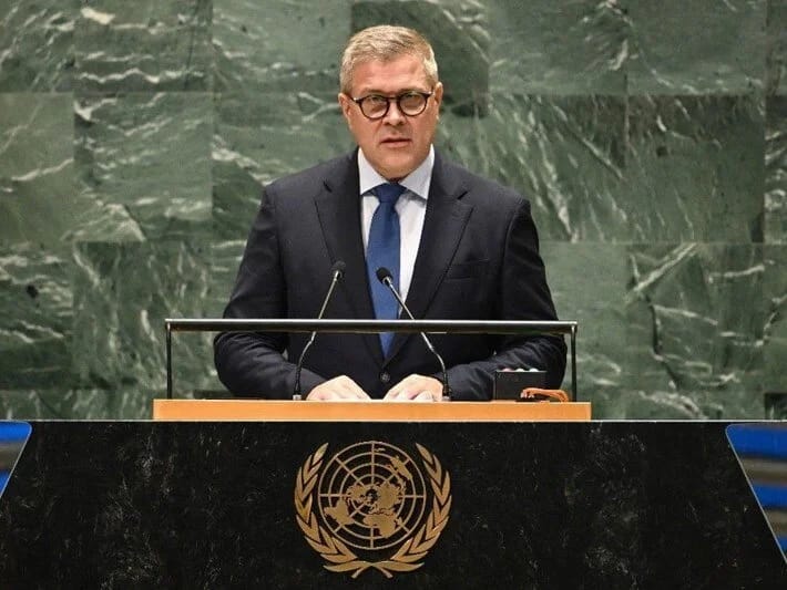 İslandiyanın baş naziri Benediktsson parlamenti buraxıb