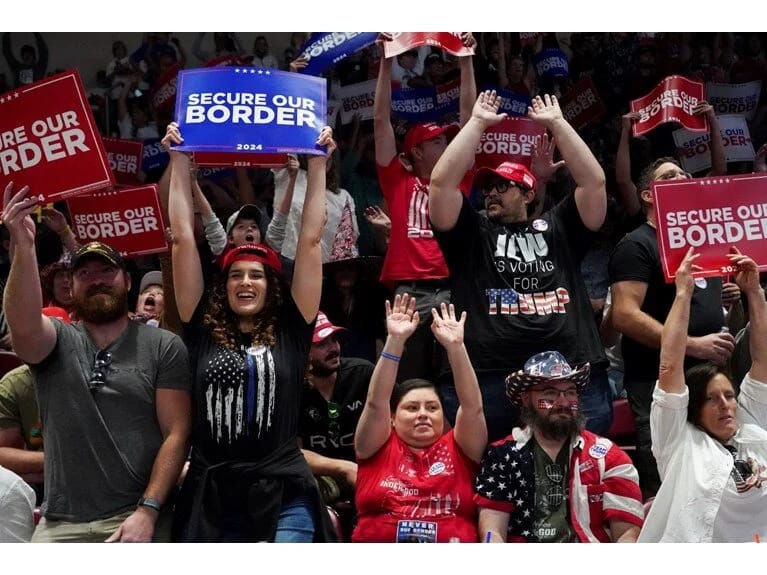 Seçki həyəcanı artır: Kritik ştatlarda Harris və Trampın mitinqi