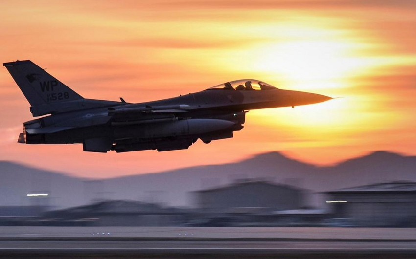 ABŞ qüvvələri Yəməndə husilərə məxsus silah anbarlarına zərbələr endirib