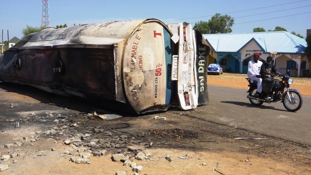 Nigeriyada yanacaq tankerinin partlaması nəticəsində ölənlərin sayı 153-ə çatıb