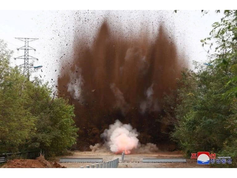 Şimali Koreya yolları partladıb: Koreyalararası əlaqə tamamilə kəsilib