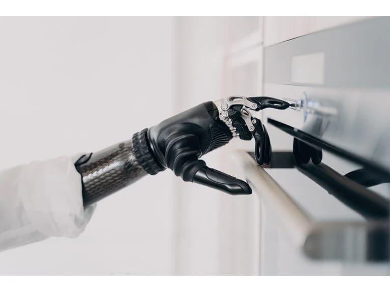 Texnologiyada inqilab: Protez əllər düşüncənin gücü ilə hərəkətə gətirildi!
