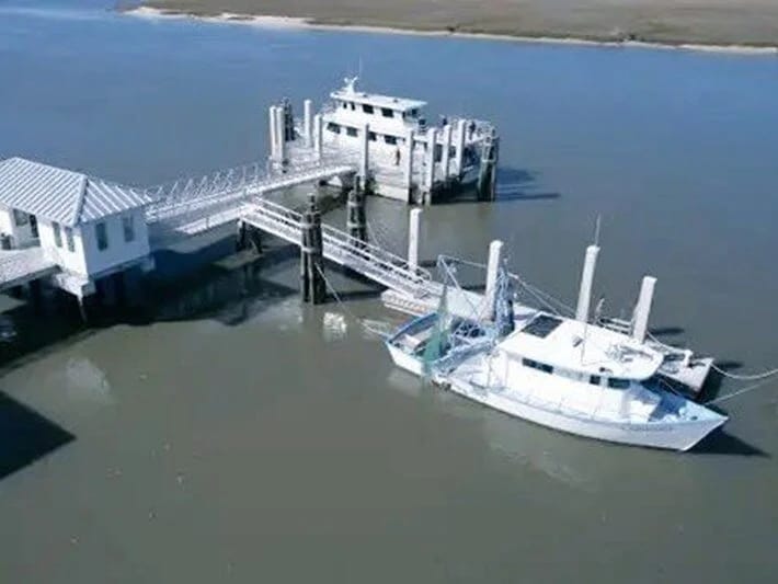 ABŞ-da bərə estakadası uçub: Ən azı 7 nəfər ölüb 