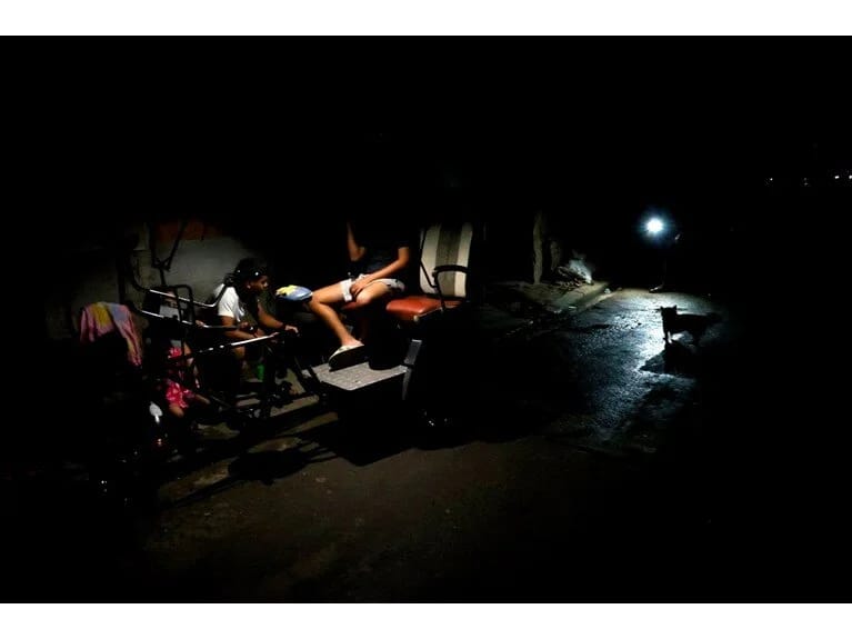 Ölkə qaranlığa qərq oldu: Bu dəfə Kubanı tropik tufan vurdu