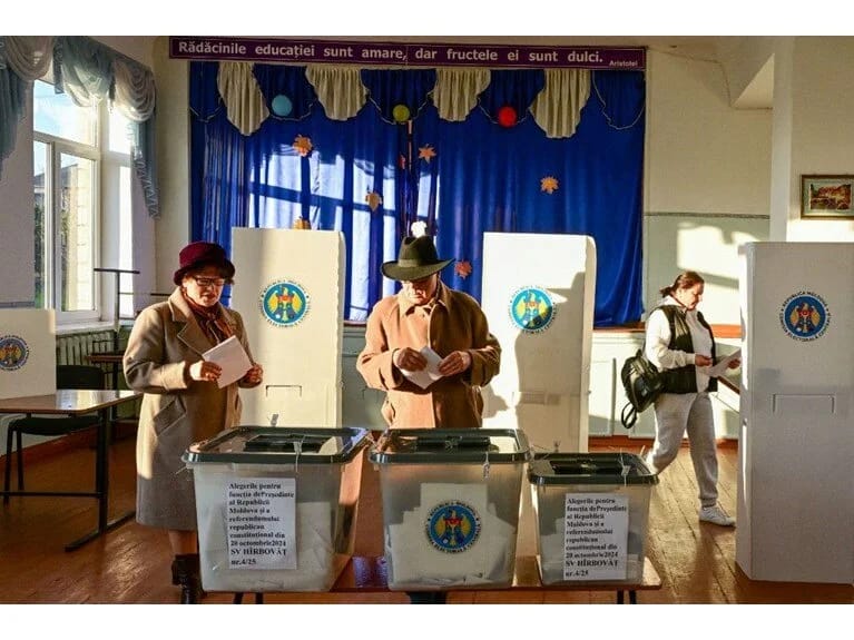 Rusiyanın kölgəsində referendum : Moldova Avropa Birliyinə doğru gedir