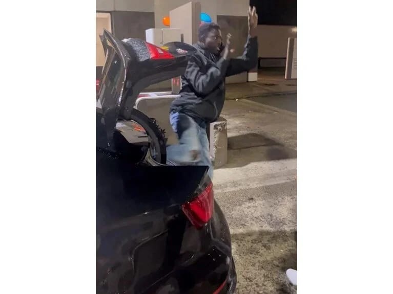 Tətildən qayıdan adam maşınının yük hissəsini açanda həyatının şokunu yaşadı!