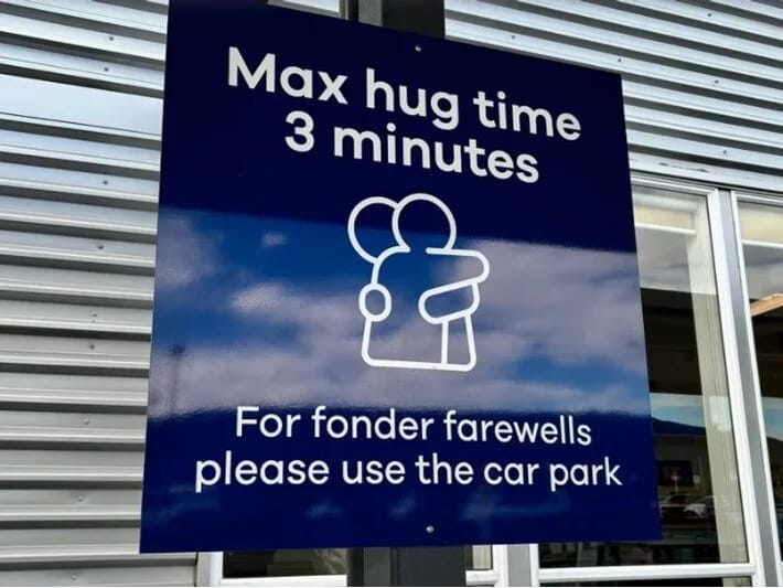 Uzun qucaqlaşmaq qadağandır! Yeni Zelandiya vidalaşma müddəti 3 dəqiqə ilə məhdudlaşır 