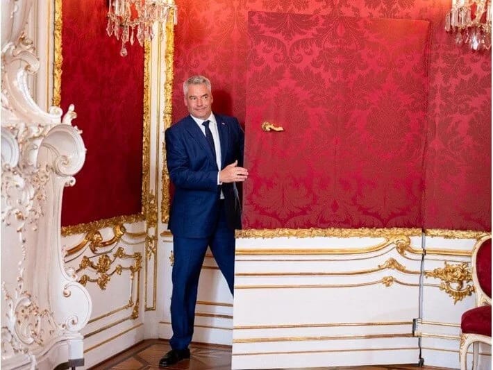 Avstriyada hökumət qurmaq vəzifəsi seçkidə qalib gələn sağçılara verilmədi