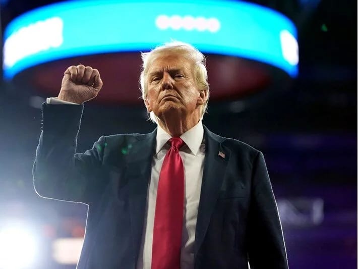 Tramp: Mənə Hitlerinki kimi sadiq generallar lazımdır