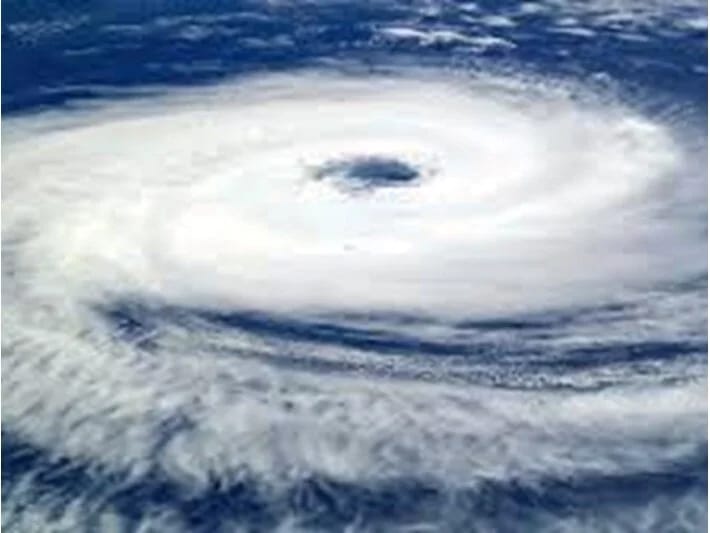 Hindistanda tropik fırtına: 300 min insan təxliyə edilib