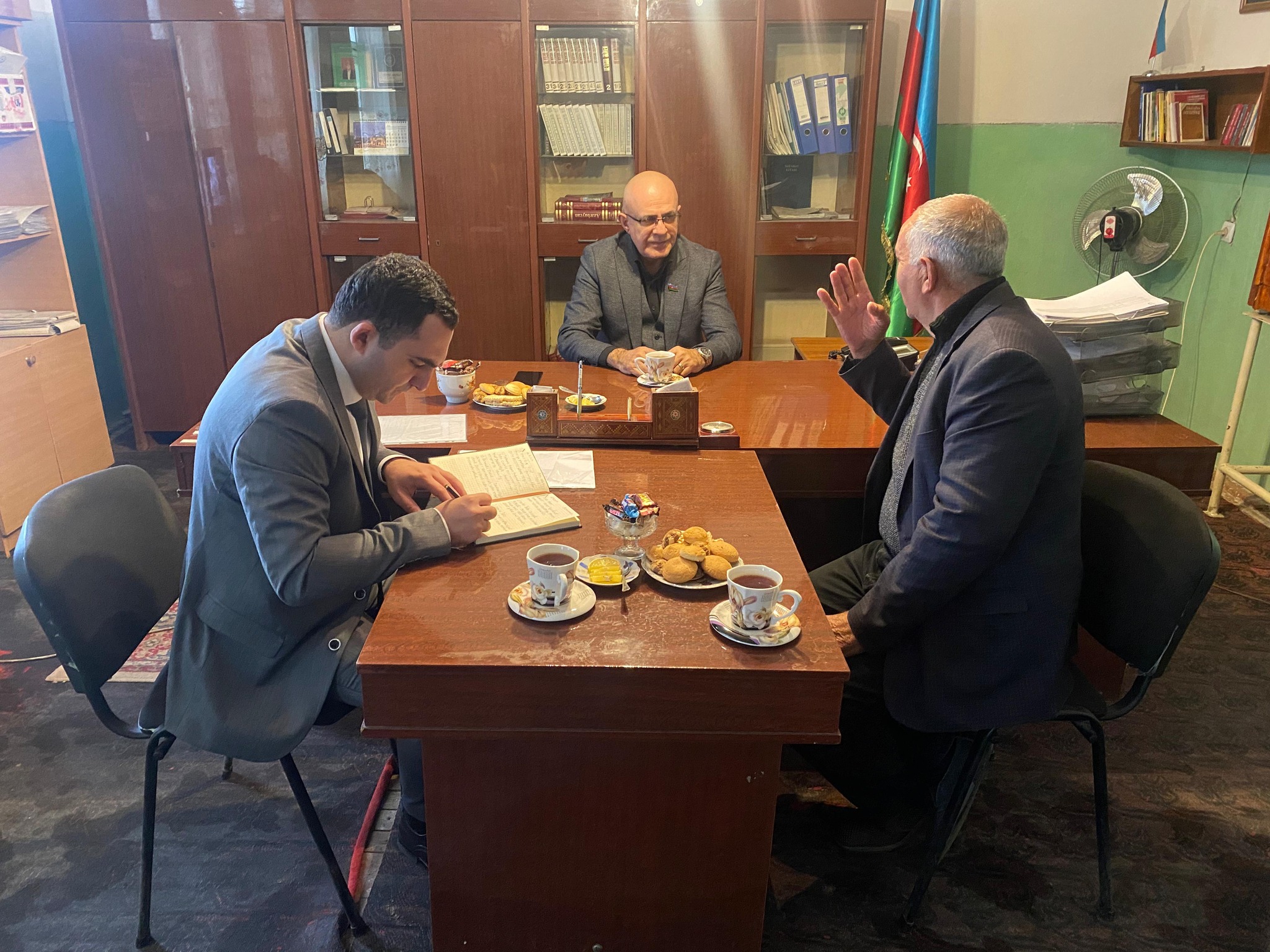 Elçin Mirzəbəyli Ağsuda və rayonun Bozavand kəndində sakinlərlə görüşüb