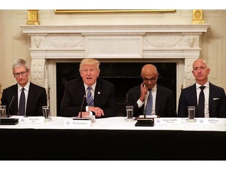 Tramp və Bezos razılığa gəlibmi? Amerika bu hadisədən danışır