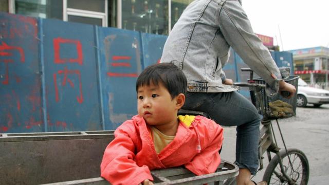 Doğum nisbətinin kəskin azalması: Çində minlərlə uşaq bağçası bağlanır 