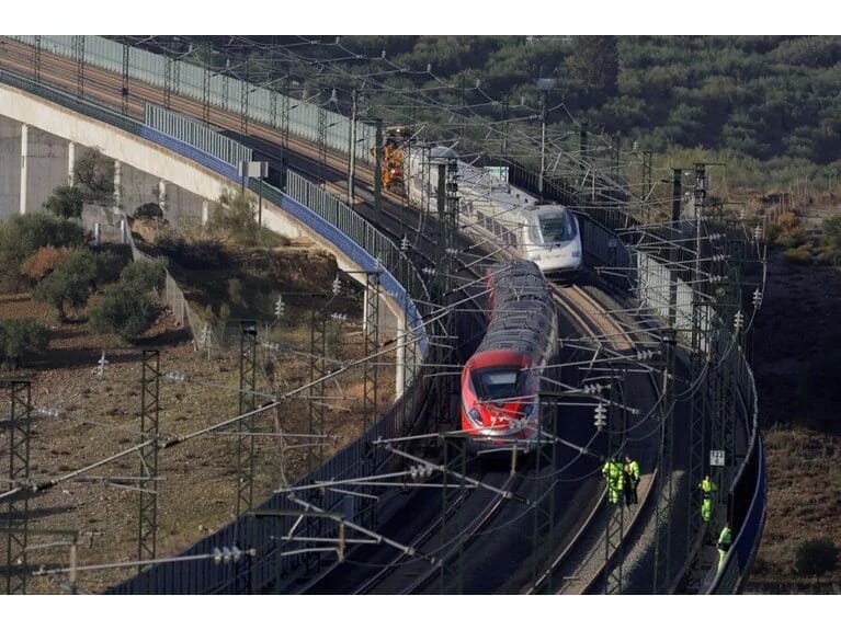 İspaniyada daşqın: Valensiyada 51 nəfər ölüb, Malaqada sərnişin qatarı relsdən çıxıb