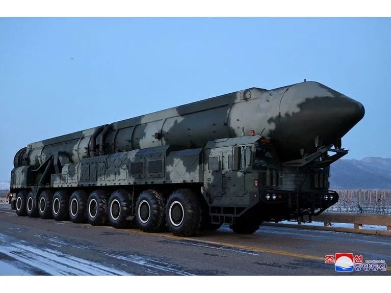 Şimali Koreya müharibəyə hazırlaşır: Ballistik raket sınağında rekord vaxt və yüksəklik! 