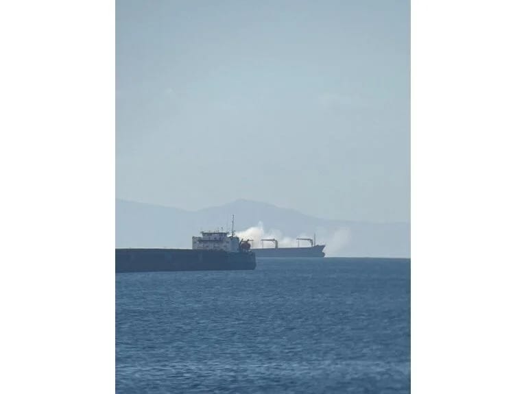 İstanbul Pendik sahillərində gəmi yanğını