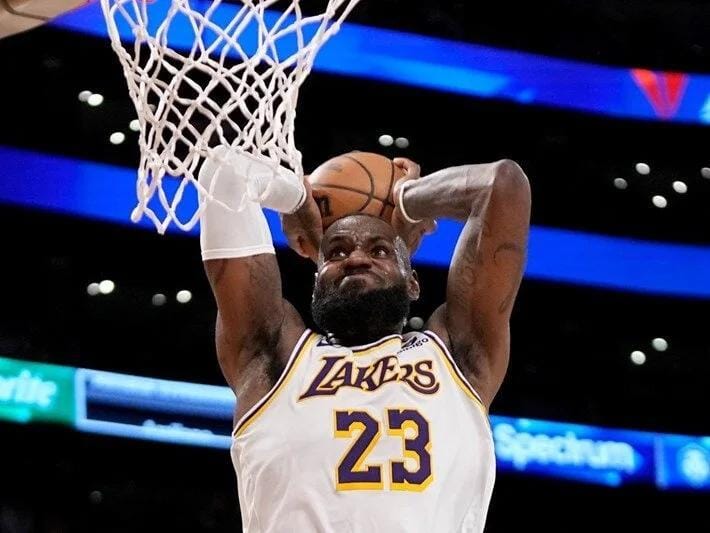 LeBron Ceyms Kamala Harrisi dəstəklədiyini açıqladı