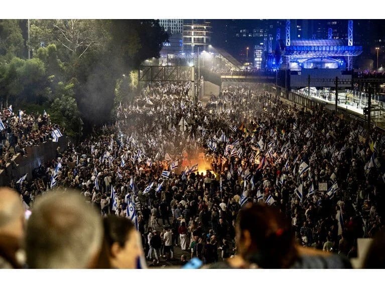 Netanyahu müdafiə naziri Gallantı istefaya göndərdi: İsraillilər küçələrə çıxdı