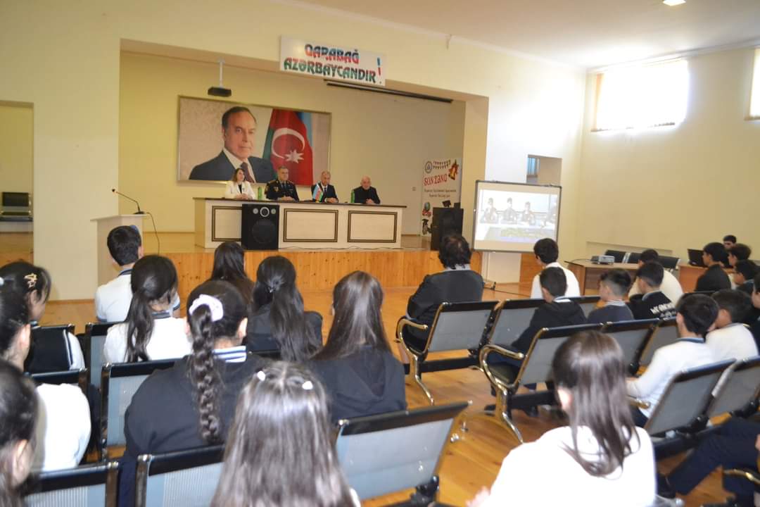 Polis rəisi şagirdləri zərərli vərdişlərdən uzaq olmağa çağırdı