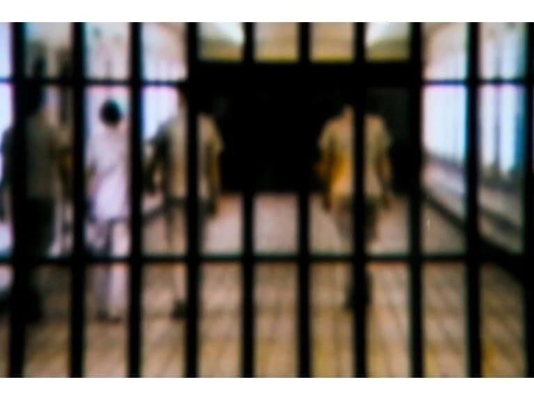 Bu ölkələrdə həbsxanadan qaçmaq qanunidir: Yalnız bir şərtlə!