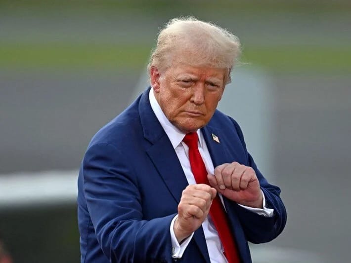 Qadınlardan qorxulu Tramp reaksiyası: Zəhərlə poza verdilər!