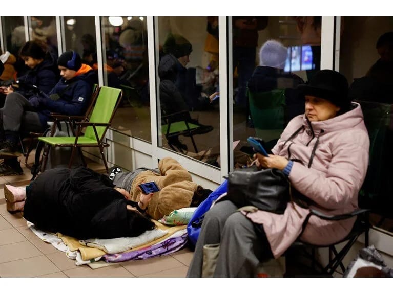 Kiyevdə sirenlər səslənir: Ukraynalılar sığınacaqlara axışıblar 