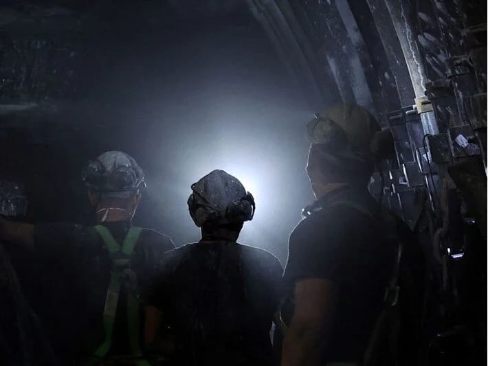 Mədəndə 4 min işçi ac-susuz qaldı