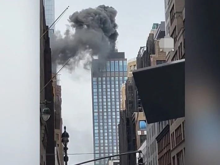Manhettendə göydələndə yanğın