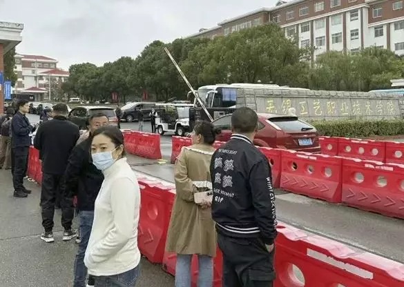 İmtahandan kəsilən tələbə bıçaqla 8 nəfəri öldürdü, 17 nəfəri yaraladı