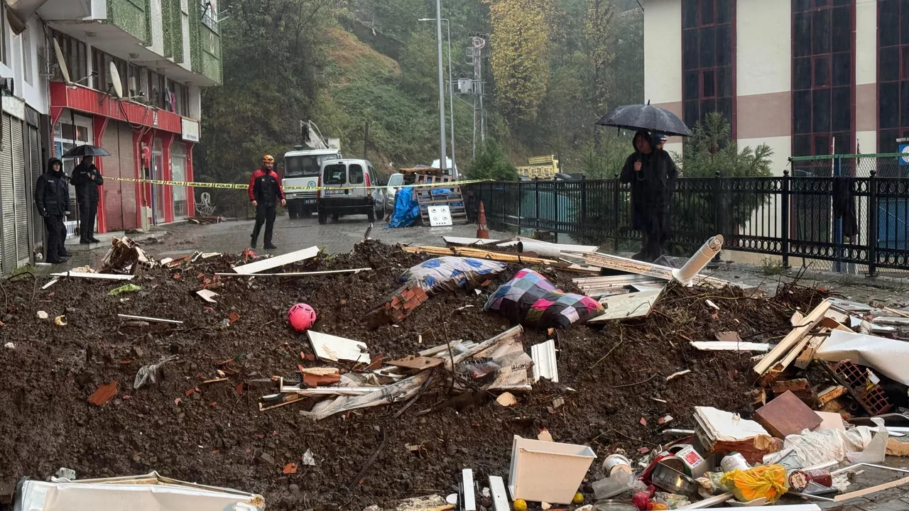 Türkiyədə torpaq sürüşməsi - Ölən və yaralananlar var - FOTO