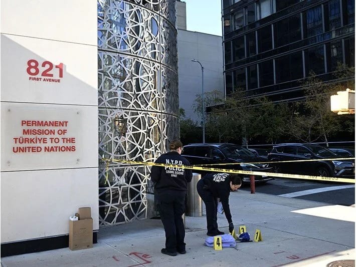 Nyu Yorkda bıçaqlı hücumda 2 ölü: Təcavüzkar Türk Evinin qarşısında tutuldu