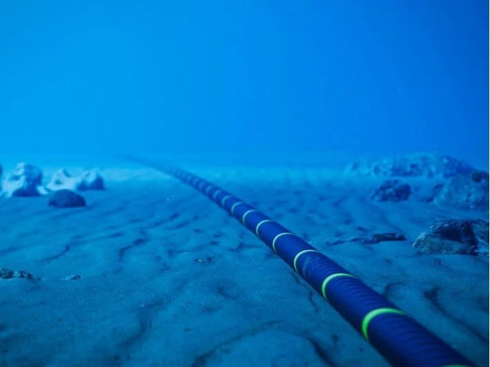 Avropada internetə çıxışı təmin edən kabellər qırılıb