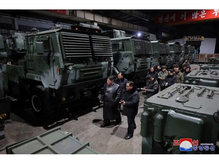 Əsgər göndərmək kifayət etmədi! Şimali Koreya Rusiyaya ağır döyüş sursatı göndərir 