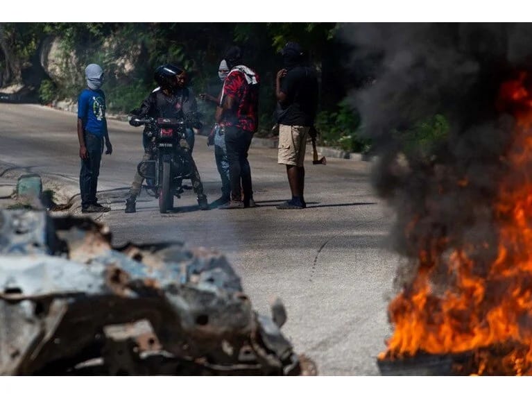 Haitidə dəstə üzvlərini diri-diri yandırdılar!