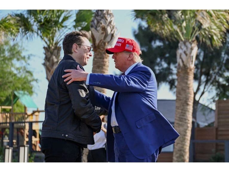 ABŞ-ın ayrılmaz cütlüyü: Tramp və Mask Ulduz gəmisinin buraxılışını izlədilər