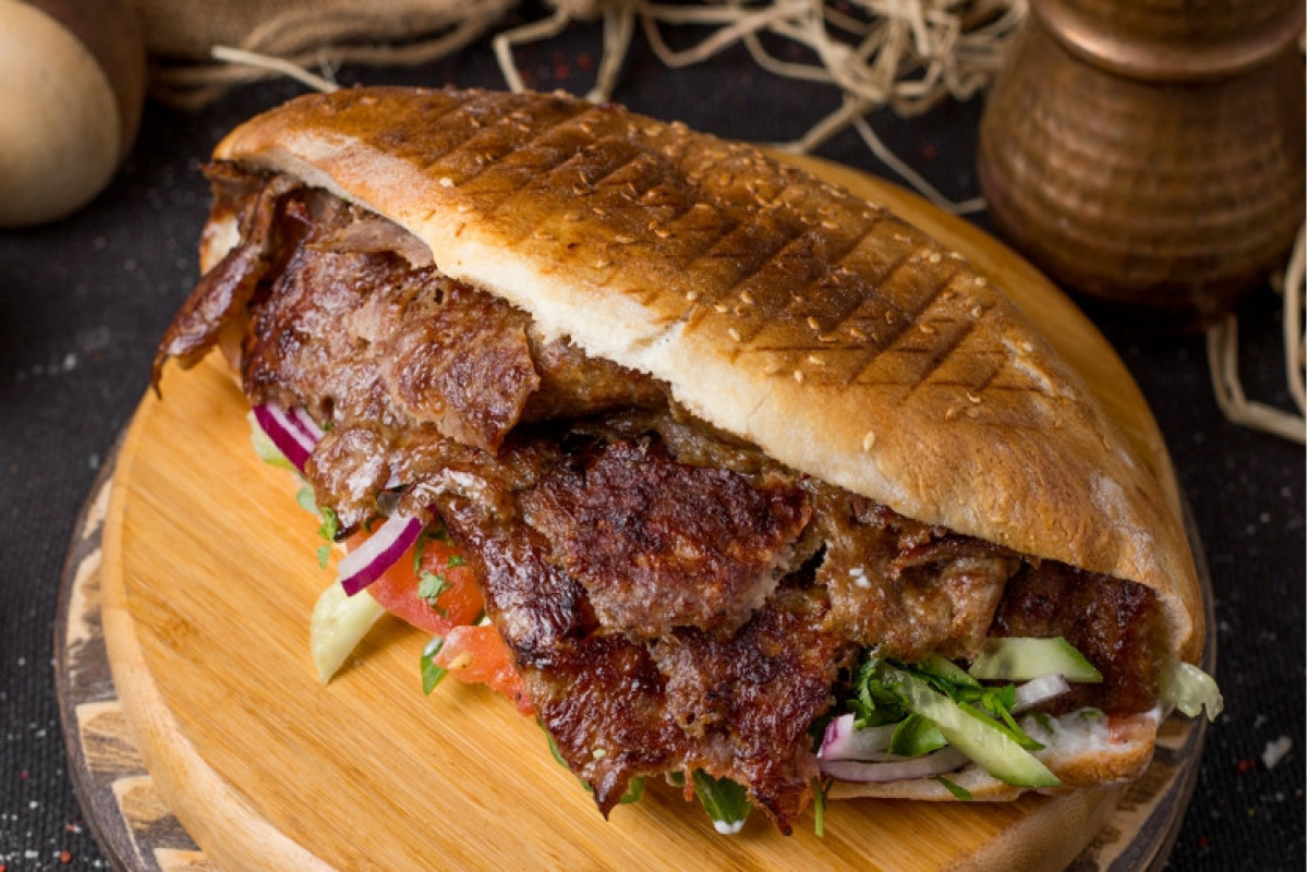 Azərbaycanda 3 nəfər dönərdən zəhərləndi