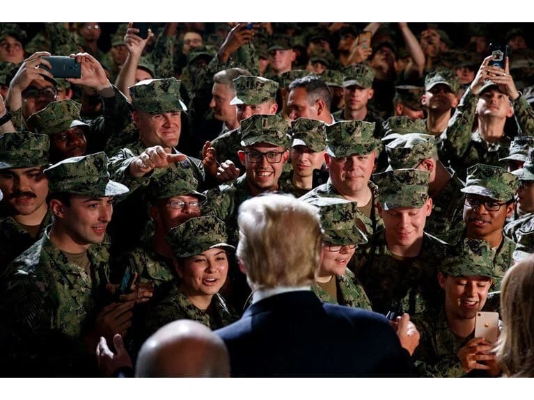 ABŞ-ın yeni prezidenti Tramp transseksualları ordudan qovacaq