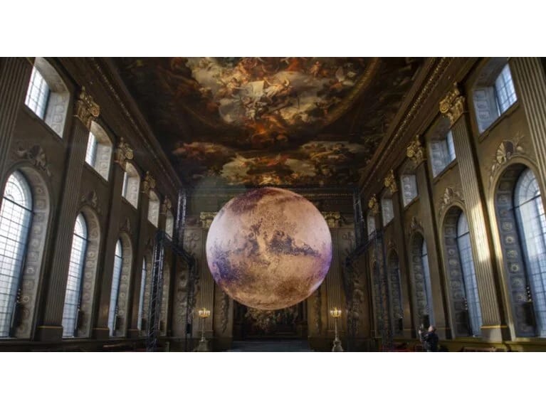 Mars Yerə endi və sənətsevərlərlə görüşdü