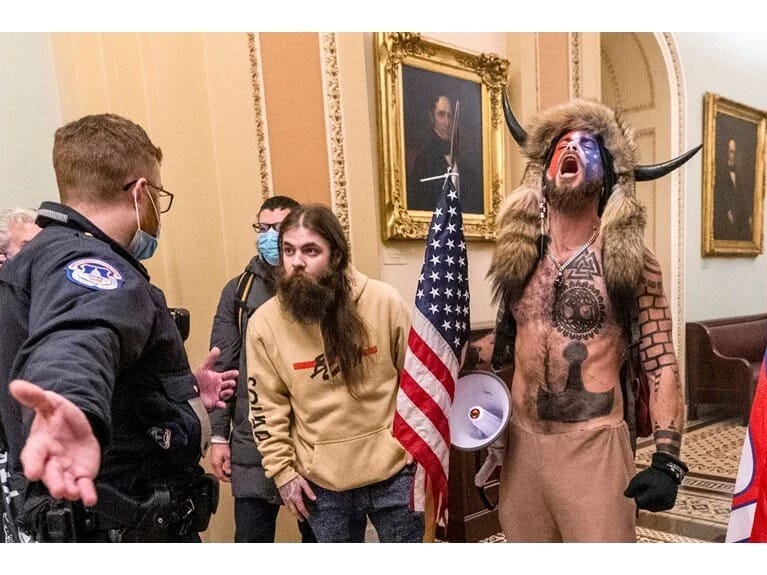 Tramp üçün yaxşı xəbər: ABŞ hakimi işi dayandırır 