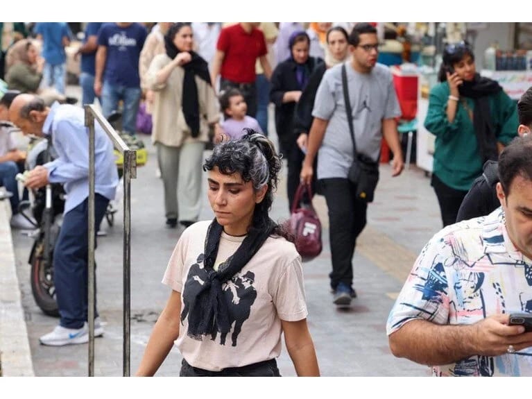 “Hicab və iffət qanunu” yolda: Məcburi hicab qaydalarına əməl etməyən qadınları yeni cəzalar gözləyir